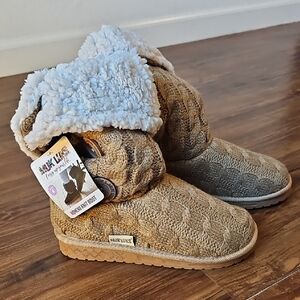 NWT Muk Luks Women's Knit Boots Carmel Color Size 6